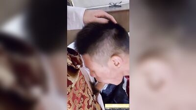 《把吸血鬼操尿》完整影片