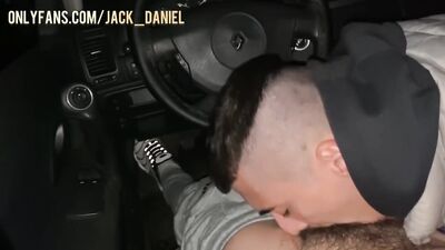 Teen guy sucked a taxi driver for the trip