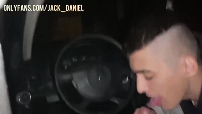 Teen guy sucked a taxi driver for the trip