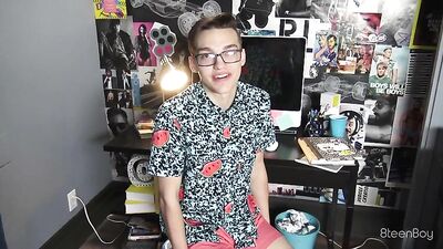 Young and Naughty: Dustin Cooks Solo Session!