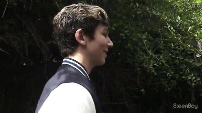 Park Picnic: Maxs Tempting Teen Treat