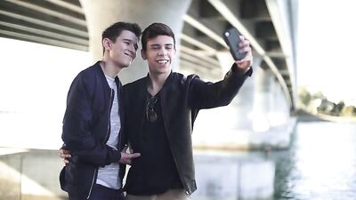 Selfie Obsession: Evan Parker & Landon Vegas Gay Porn Adventure