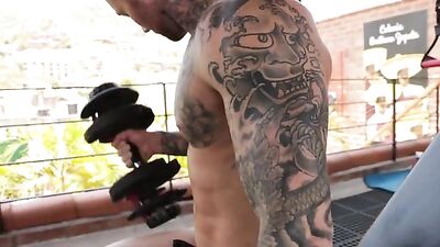 LucasEntertainment – Dylan James baise son pote de la salle de musculation