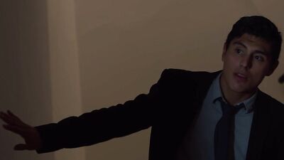 Réunion annulée, les employés en profitent – Theo Ford & Andy Star