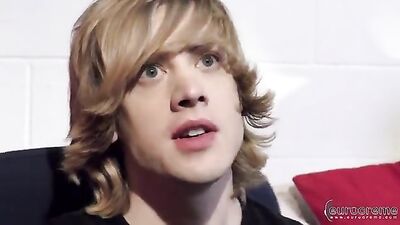 Young Gay Couples First Sextape: Sensual Moment with Long Hair