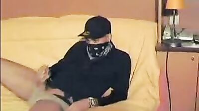 Métis du 93 takes the plunge in gay porn: Hetero Nassim goes wild on camera!