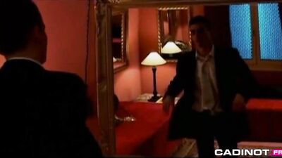 Rebeu hétéro à grosse bite pilonne un jh gay