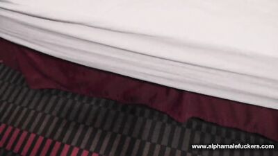 Arrivera t'il à supporter un si gros calibre ? Avec Max Cameron et Rocco Steele