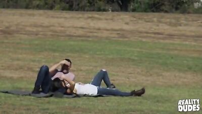 J'ai dragué un mec devant sa copine lui je l'ai baisé dans ma chambre d'hotel