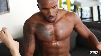 Beaux Banks and Phoenix Fellingtons Gay Porn Masterclass: Passive Submission and Black Muscle