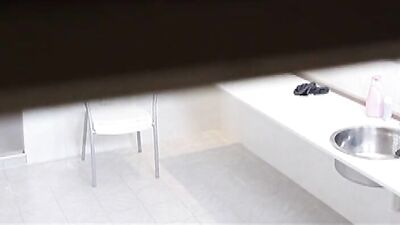 Les petits nageurs lubriques de la piscine