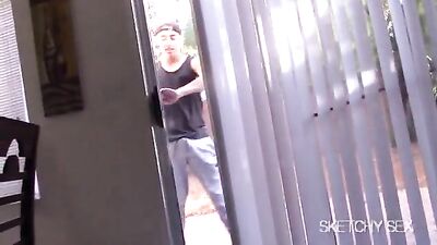 SketchySex : Tout le quartier m'a baisé le cul