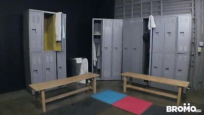 Sweaty Gym Locker Room Encounters: The Scent of Sexual Desire