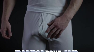 Jeune effronté puni et fessé