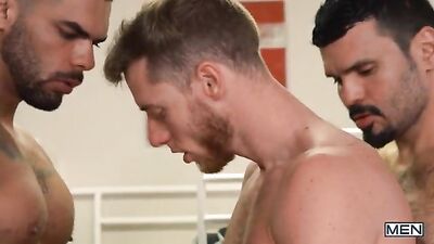 Three Spaniards Seduce an English Tourist in a Hostel - Jean Franko, Lucas Fox & Justin Matthews