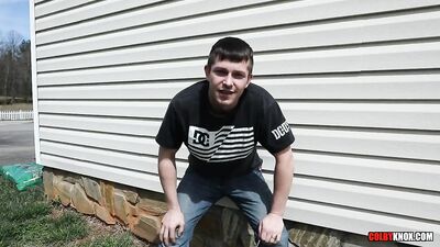 Colby joue le coach sportif à la salle de muscu et en profite...