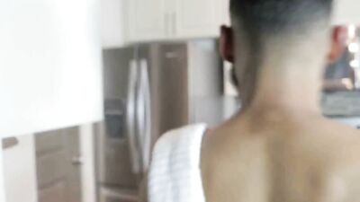 Cul bombé se fait déchirer par un gros calibre - baise entre blacks