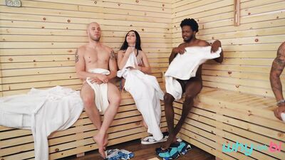 Farci dans le hammam – Wolf Hudson, Keira Croft & Bama Romello
