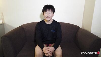 Japanese guy releases stress with a good jerk-off session in the sauna