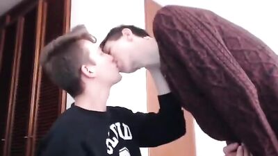 Gay Cam Showdown: Two Straight Guys Masturbate Together on Webcam