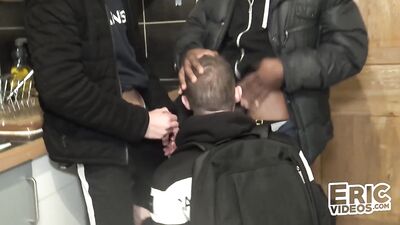 Matteo se fait tourner par un lascars et un livreur