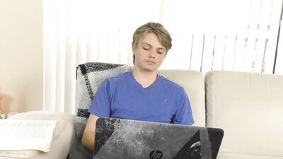 College Dudes Biting the Bullet during the Lockdown - Mutual Sucking and Jerking between Roommates