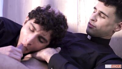 Carter dans le dortoir – Carter Ford, Father Gallo & Father Romeo