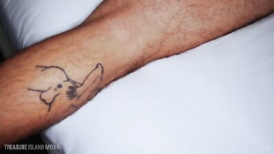 Alpha Male with a Hot Body Performs a Thirsty Bottom - Sean Duran & Blew Velvet