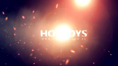 Beau gosse brésilien pénètre son coloc endormi nu