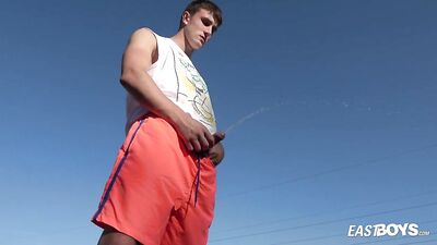 Gaston Bayer : Pisse en extérieur