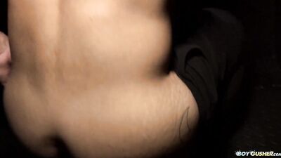 Plan chaud aux Gloryholes de la darkroom – Tyler Slater & Malakai White