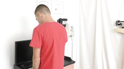 Gay Porn Surprise Delivery - Johnny Hunter & Tyrese Reed