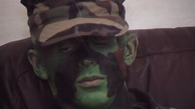 Gay Porn Military Fantasy: Jeremiahs Secret Suck & Fuck Jeune soldat hétéro à vidanger – JEREMIAH