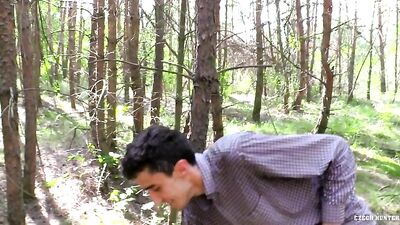 Czech Hunters Secret Mushroom Hunt CzechHunter Tchèque plan cul lieu de drague hétéro POV