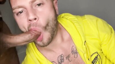 Mars Gymburger sucks my cock until I cum and we have a white kiss