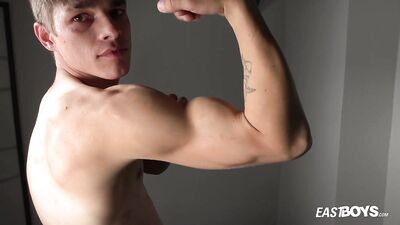 FLEXING FOR THE PERFORMANCE: Daniel Donovans Body Building Journey