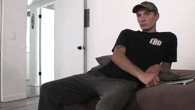 Military Man on Leave Sucked Off by a Civilian: A Pipe-Wielding Cleaner Gets Down and Dirty with the Hetero Sailor