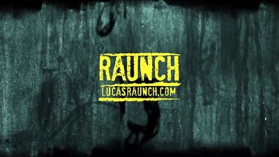 Viktor Rom vénère les pieds de Manuel Reyes