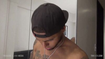 Blond suce un bad boy latino