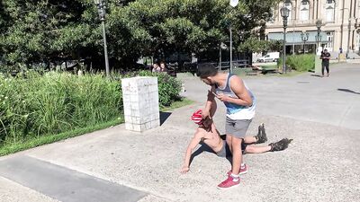 Son Argentin Skater, Père, et le Cul en Orgie!