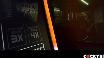 Sous la lumière des néons - Leo Louis & Sean Ford