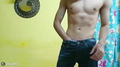 Gay Porn Sensation: Ripe, Hairy and Fresh as a Daisy