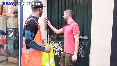 Tahar dépanne avec sa grosse bite