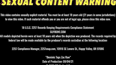 Baise humide et virile dans un jacuzzi