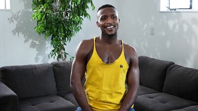 Influencers testent des sextoys et baisent — Andre Donovan & Luke Truong