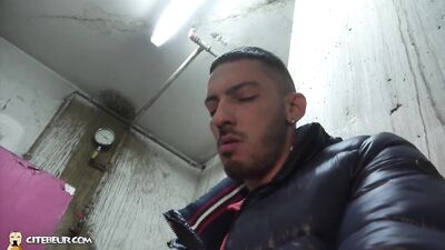 Bizutage in the Hood: Hardcore Gangbang with a Twist