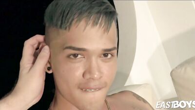 Chris Herias Hot Colombian Body: Young Model Shows Off His Sexy Abs and Big Dick in the Jacuzzi