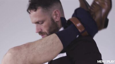 Agent Immobilier Desperate: Sucking and Fucking for Sale!