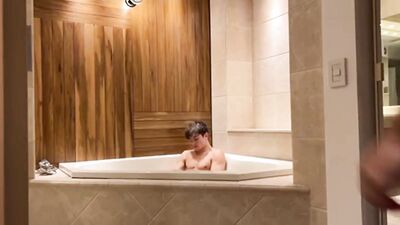 Young Studs in a Jacuzzi: Maxxx & EmmarXXX - Sucking and Blowjob Fun!