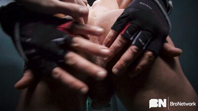 La bite massive du gogo-dancer Dalton Hyde